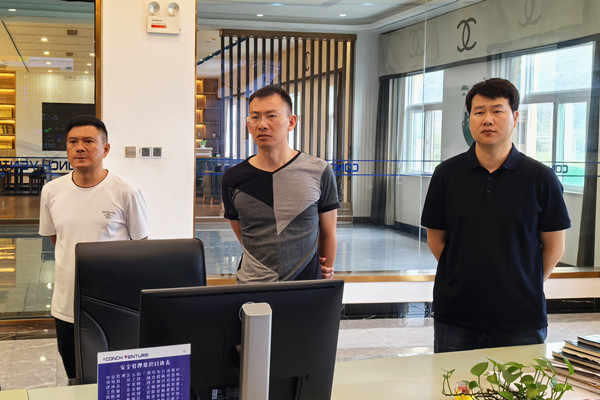 李县长到罗平公司调研.jpg